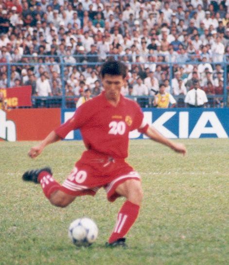 Hậu vệ huyền thoại của bóng đá Việt Nam thập niên 90 - Trần Công Minh